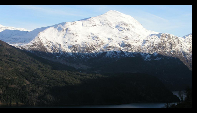 Daurmaal & Aardalsgrenda from across Breimsvatnet